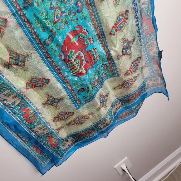 100% Pure Silk Elephant Scarf 68 X 20. - Picture 7 of 10